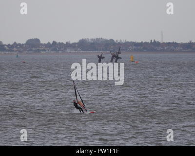 Sheerness, Kent, UK. 12 octobre, 2018. Météo France : un jour de vent à Sheerness, Kent. Credit : James Bell/Alamy Live News Banque D'Images