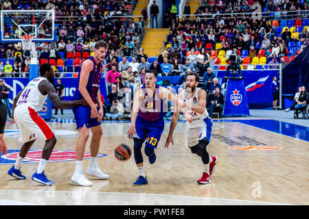 Moscou, Russie. 11Th Oct, 2018. Thomas Heurtel, # 13 du FC Barcelone en Lassa action contre Sergio Rodriguez, # 13 du CSKA Moscou dans la Turkish Airlines Euroleague match d'ouverture de la saison 2018-2019. Crédit : Nicolas Muller SOPA/Images/ZUMA/Alamy Fil Live News Banque D'Images