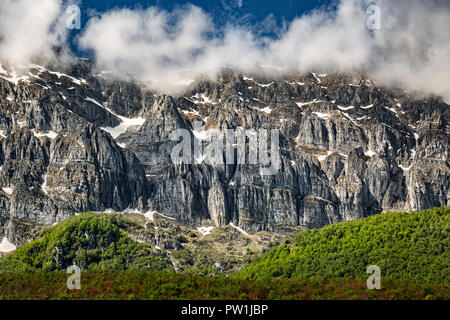 Rochers de Sirente, Abruzzes Banque D'Images