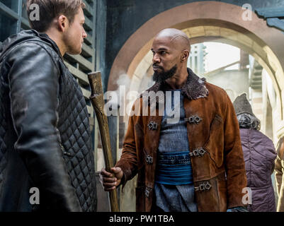 DATE DE SORTIE : Novembre 21, 2018 Title : Robin Hood STUDIO : Lionsgate Réalisateur : Otto Bathurst PLOT : UN gritty prendre le Robin Hood classique histoire. Avec : Jamie Foxx comme Little John, TARON EGERTON comme Robin. (Crédit Image : © Lionsgate Entertainment/photos) Banque D'Images