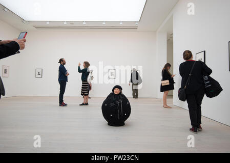 Saatchi Gallery, exposition Miroir Noir, Wendy Meyer après "Louise" Banque D'Images