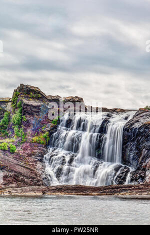 Chutes-de-la-Chaudière ou Chaudiere Falls se trouvent à 35 mètres de haut des chutes d'eau à Lévis, Québec, qui sont le dernier et le plus impressionnant de la secousse Chaudière R Banque D'Images