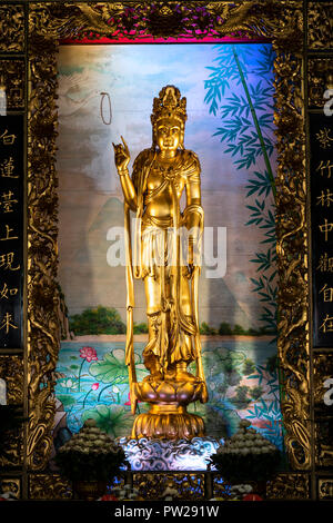 La statue de la déesse Guan Yin Bodhisattva Avalokitesvara dans temple Guan Yin, Bangkok, Thaïlande Banque D'Images