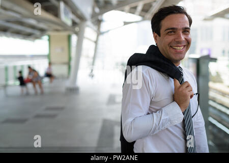 Handsome businessman perse à la découverte de la ville de Bangkok, Thai Banque D'Images