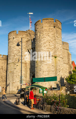 UK, Kent, Canterbury, le Westgate Park, le Westgate Towers, le musée et le Grand à côté de la rivière Stour viewpoint Banque D'Images