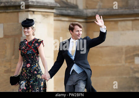 James Blunt arrive avec sa femme Sofia Wellesley pour le mariage de la princesse Eugénie à Jack Brooksbank à la Chapelle St George dans le château de Windsor. Banque D'Images