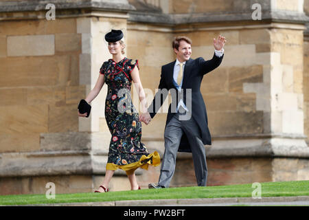 James Blunt arrive avec sa femme Sofia Wellesley pour le mariage de la princesse Eugénie à Jack Brooksbank à la Chapelle St George dans le château de Windsor. Banque D'Images