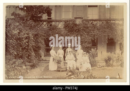 Portrait original de carte postale de l'époque édouardienne des infirmières et infirmiers de la maison de Kent House Nursing (CARE), Torquay, Devon, R.-U. affiché le 1906 juin Banque D'Images