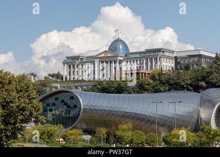 Acier moderne salle de concert et d'exposition studio à Tbilissi, Géorgie Banque D'Images