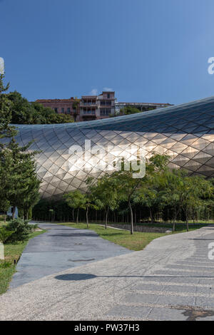 Acier moderne salle de concert et d'exposition studio à Tbilissi, Géorgie Banque D'Images
