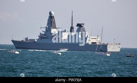La Marine royale britannique Type 45 destroyer HMS Diamond participant à la Bournemouth 2018 Air Festival Banque D'Images
