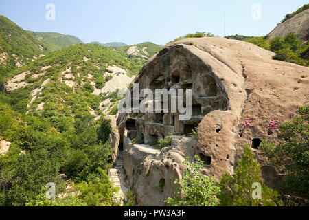 Habitation troglodytique Guyaju Guyaju anciennes grottes troglodytiques ancienne falaise Logements en Yanqing, China, Asia Banque D'Images