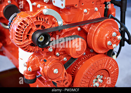 Moteur diesel rouge pour les camions et engins de chantier Banque D'Images