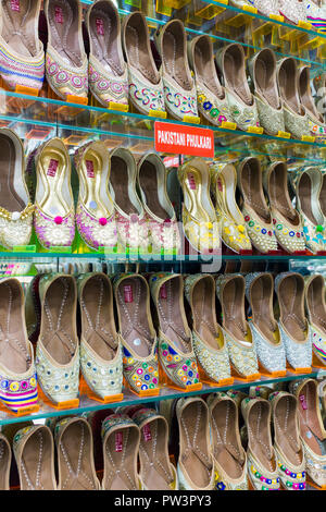 L'Inde, Punjab, Amritsar, chaussons indiens traditionnels à vendre