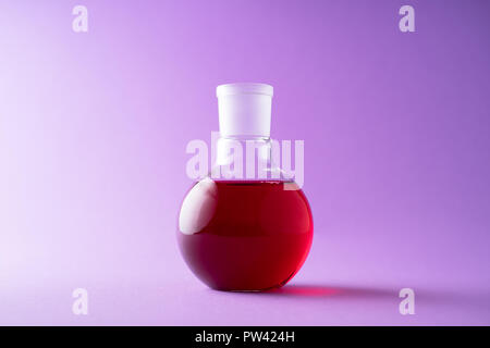 Ballon à fond sur fond violet Banque D'Images