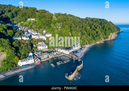 Aerial view plus sur le Clovelly, Devon côte nord du Devon, Royaume-Uni Banque D'Images