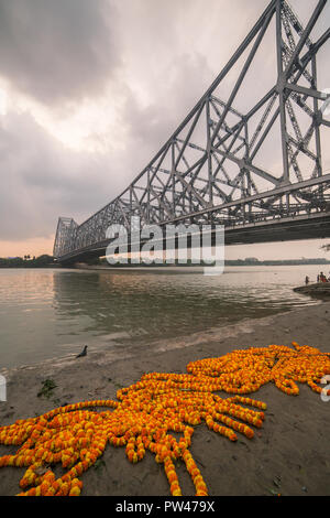 Howrah Bridge - l'historique pont en porte-à-faux sur le fleuve Hooghly à Kolkata, Inde Banque D'Images