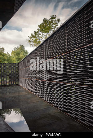 L'intérieur de la Serpentine Pavilion 2018, Kensington Gardens, Londres. Banque D'Images