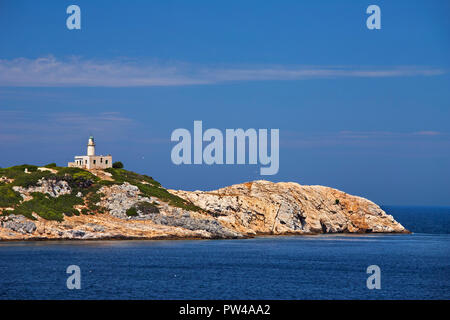 Phare sur Repio (ou 'Repi') Îlot minuscule, très près de l'île de Skiathos, Sporades du Nord, Grèce. Banque D'Images