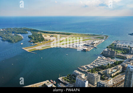 Canada - autour de l'aéroport Billy Bishop de Toronto de la Tour CN Banque D'Images