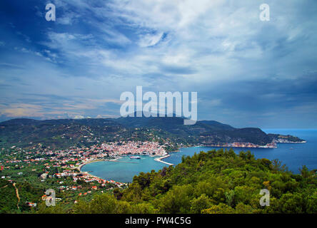 La ville de Skopelos, l' île de Skopelos, Sporades du Nord, Magnessia, Thessalie, Grèce. Banque D'Images