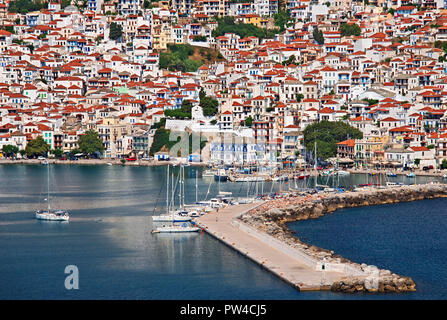 La ville de Skopelos, l' île de Skopelos, Sporades du Nord, Magnessia, Thessalie, Grèce. Banque D'Images