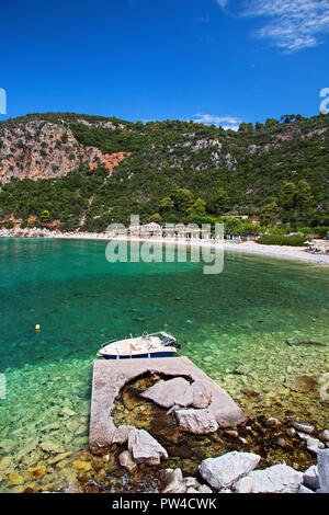 Plage Limnonari, île de Skopelos, Sporades du Nord, Magnessia, Thessalie, Grèce. Banque D'Images