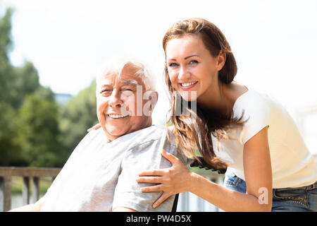 Portrait d'une jeune femme avec son père Banque D'Images
