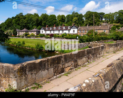 Holme Bridge, Bakewell, le parc national de Peak District, Derbyshire, Angleterre, Royaume-Uni. Banque D'Images