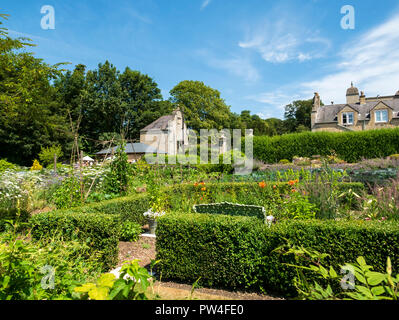 Jardins clos, Easton Easton, Grantham, Lincolnshire, Angleterre, Royaume-Uni. Banque D'Images