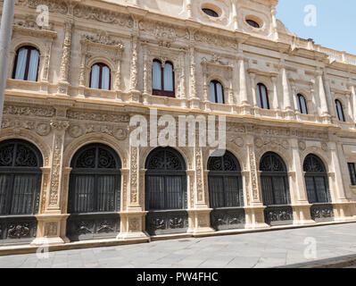 La Casa Consistorial de Séville (Séville) montrant l'Hôtel de ville au début de l'article décoration et dernière section ordinaire en raison du manque d'argent. Séville, Andalousie, Banque D'Images