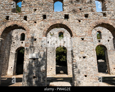 La grande basilique, le Parc National de Butrint, comté de Vlorë, la République d'Albanie. Banque D'Images