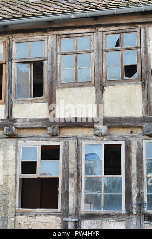 Maison à colombages délabrées dans la vieille ville de Quedlinburg Banque D'Images