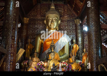 Buddha-Figur sitzende, Sim, TVA Xienthong, Luang Prabang, Laos, Asie Banque D'Images