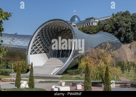 Acier moderne salle de concert et d'exposition studio à Tbilissi, Géorgie Banque D'Images