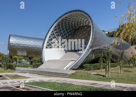 Acier moderne salle de concert et d'exposition studio à Tbilissi, Géorgie Banque D'Images