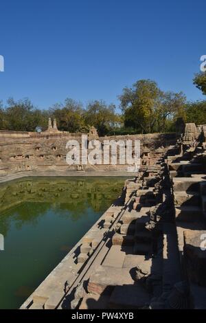 Les détails architecturaux du Soleil Temple dédié au dieu Soleil, construit par la dynastie Solanki/ Modhera.Gujarat/Inde Banque D'Images