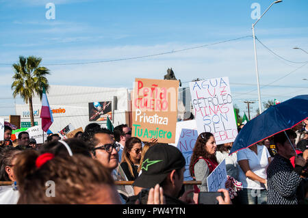 Protersters à Mexicali Baja. Le Mexique contre le gouverneur de Basse Californie (FRANCISCO VEGA) et président du Mexique (ENRIQUE PEÑA NIETO) Banque D'Images