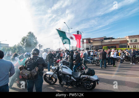 Protersters à Mexicali Baja. Le Mexique contre le gouverneur de Basse Californie (FRANCISCO VEGA) et président du Mexique (ENRIQUE PEÑA NIETO) Banque D'Images