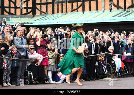 Sarah Ferguson arrive pour le mariage de la princesse Eugénie à Jack Brooksbank à la Chapelle St George dans le château de Windsor. Banque D'Images