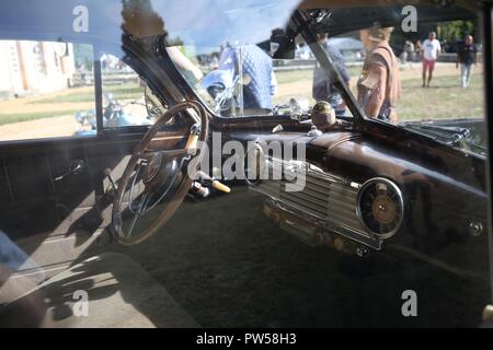 Dans le cockpit d'un Dodge ½ au Château de Neuville à Gambais (78) - France. Banque D'Images