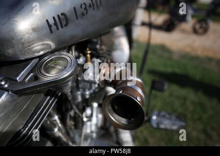 Harley Davidson artisanal au Château de Neuville à Gambais (78) - France. Banque D'Images