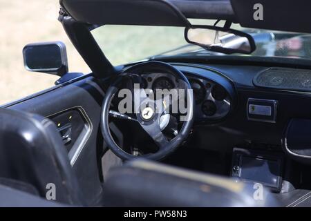 Dans le cockpit d'une Ferrari une au Château de Neuville à Gambais (78) - France. Banque D'Images