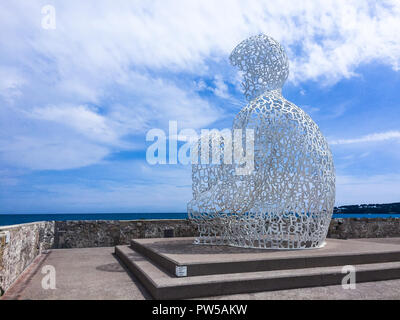 La Normande sculpture de Jaume Plensa sur le mur du port à Antibes Banque D'Images