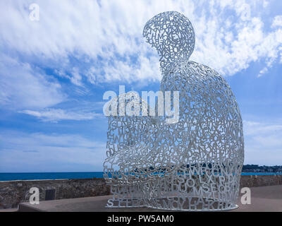 La Normande sculpture de Jaume Plensa sur le mur du port à Antibes Banque D'Images