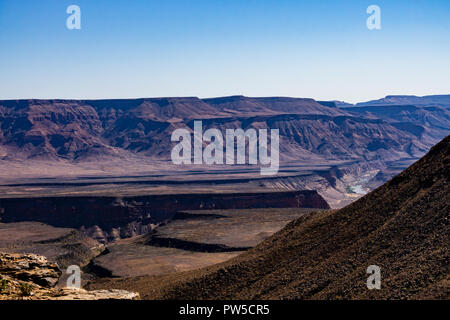 Vue paysage fishriver canyon désert de Namibie Banque D'Images