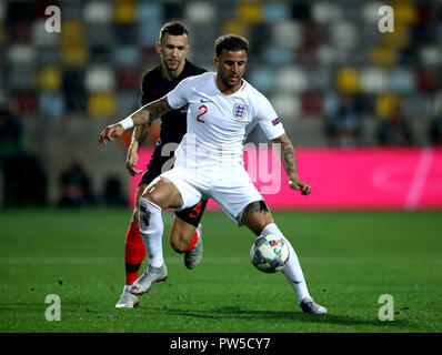 Kyle Walker de l'Angleterre (à droite) et de la Croatie, Ivan Perisic (à gauche) au cours de l'UEFA Ligue Nations match à Stadion HNK Rijeka en Croatie. Banque D'Images