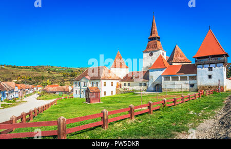 Archita, Roumanie - Eglise fortifiée médiévale village Saxon en Transylvanie, dans une belle journée d'automne Banque D'Images