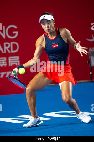 HONG KONG, Hong Kong SAR, Chine : octobre 12,2018. Wang Qiang (photo) de la Chine dans l'action contre l'Ukraine de l'Elina Svitolina en quart de finale Banque D'Images