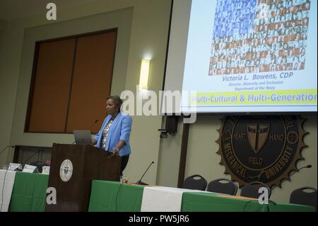 TALLAHASSEE, Floride (sept. 21, 2017) Victoria Bowens, directeur de la gestion de la diversité et l'inclusion pour le ministère de la Marine (DON), l'adresse de participants pendant le DoN des collèges et universités traditionnellement noires/Institutions minoritaires (HBCU/MI) Atelier de sensibilisation à l'occasion de la Marine à la Florida A&M University. Le DoN HBCU/MI programme est conçu pour accroître la participation des HBCU/mis à la recherche de la Marine, de développement, de test et d'évaluation (RDT&E) programmes et activités. Banque D'Images